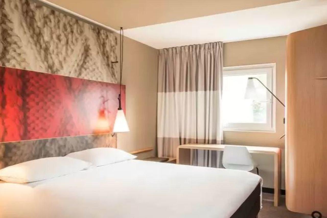 Ibis Paris Porte De Clichy Centre Exterior foto