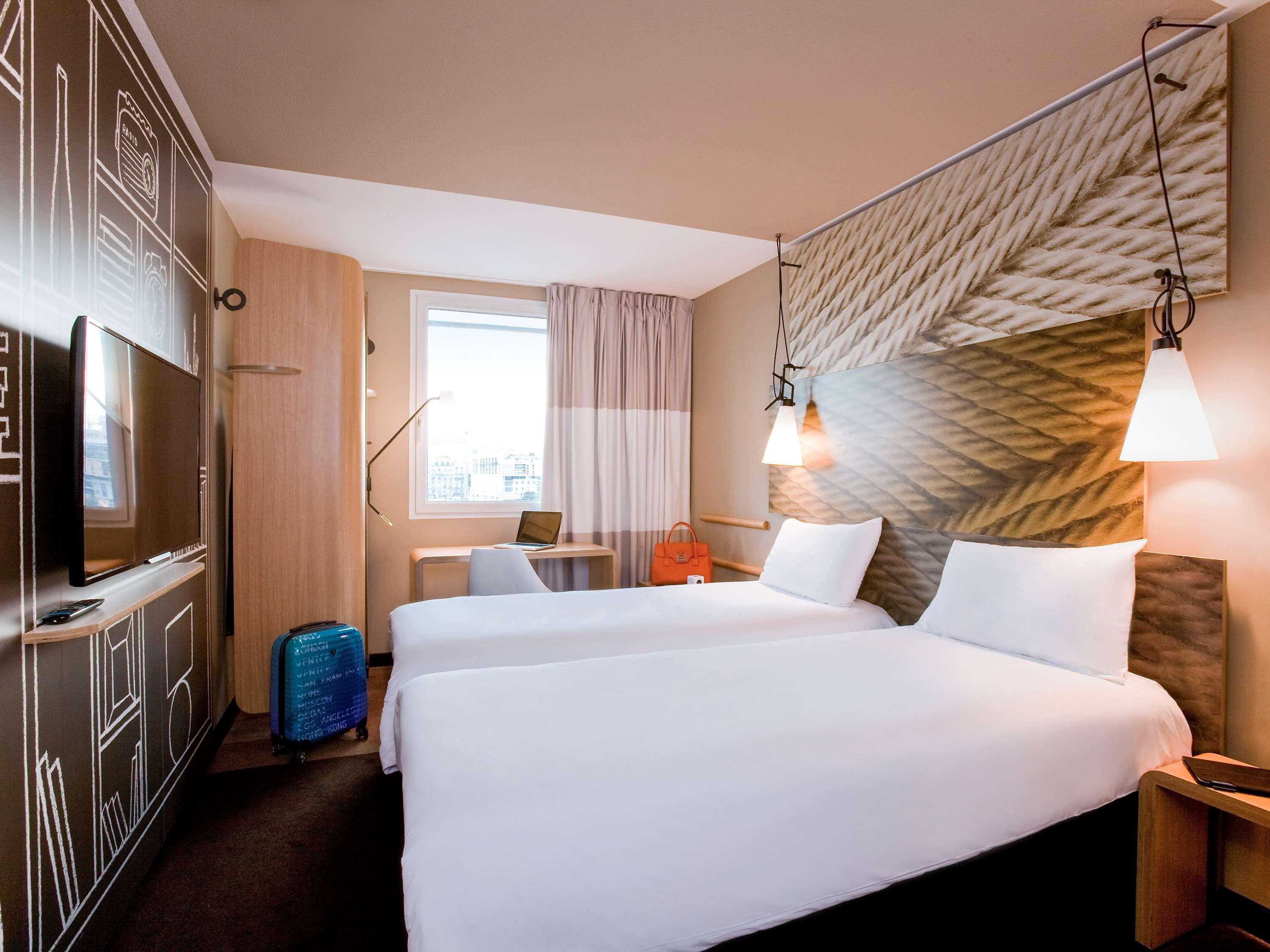 Ibis Paris Porte De Clichy Centre Exterior foto