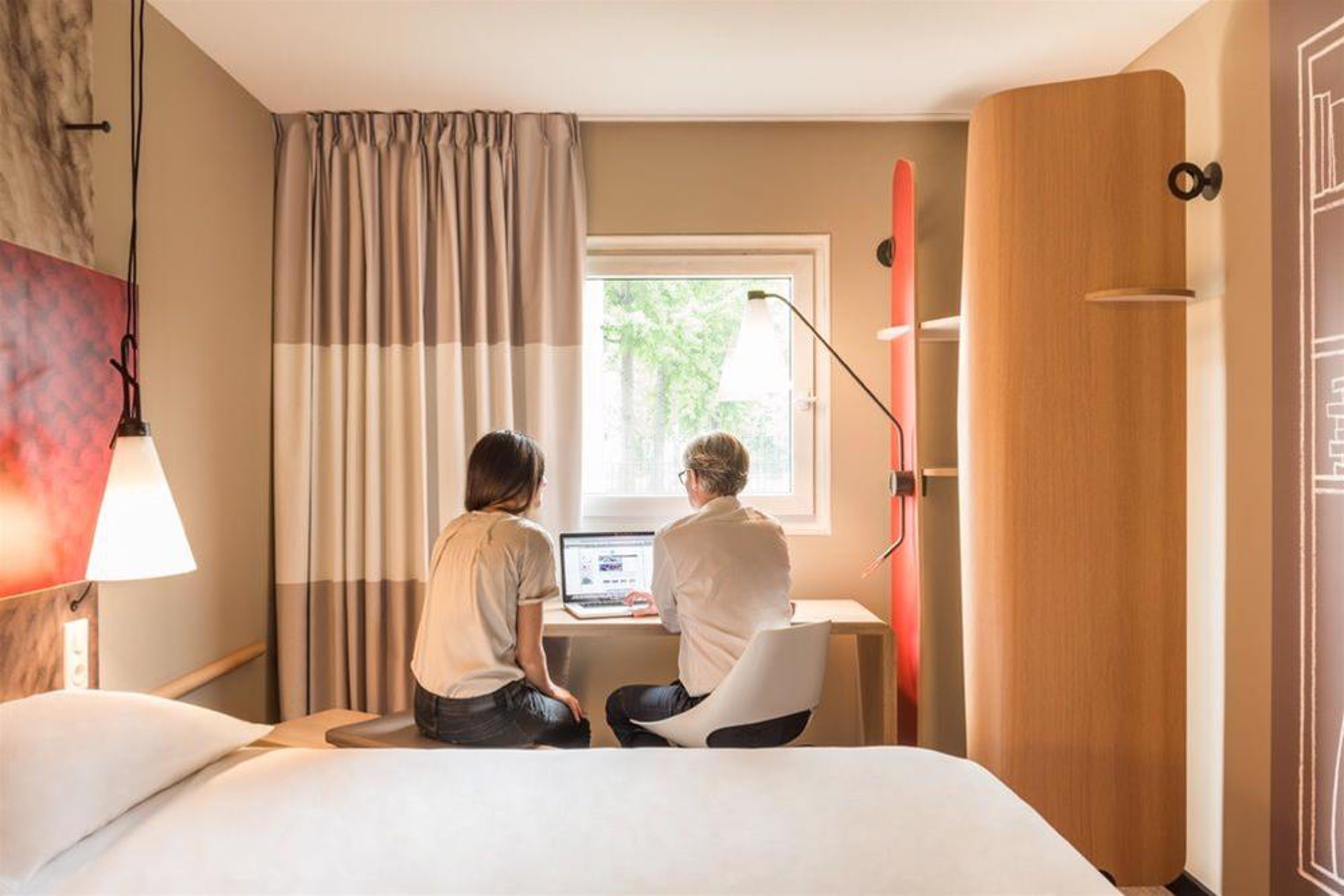 Ibis Paris Porte De Clichy Centre Exterior foto