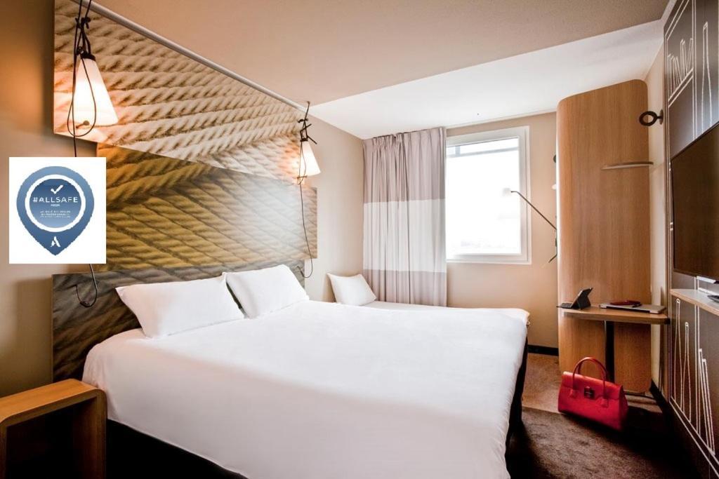 Ibis Paris Porte De Clichy Centre Exterior foto