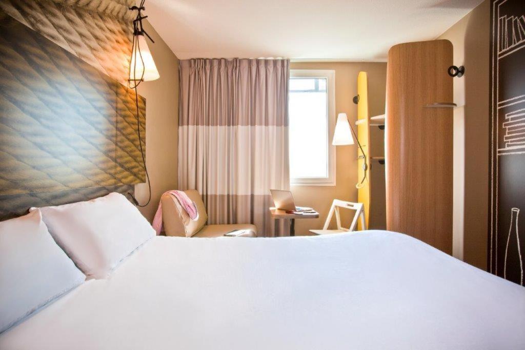 Ibis Paris Porte De Clichy Centre Exterior foto